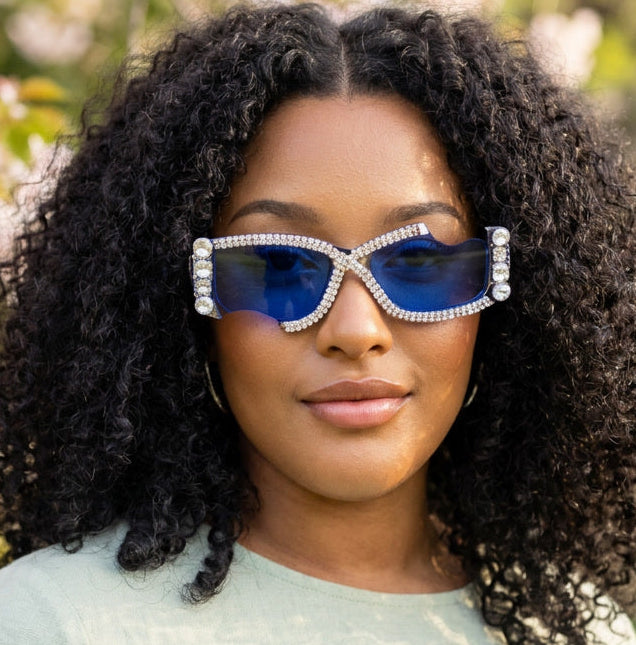 nano-banana-2_Create_a_realistic_ad_for_these_exact_sunglasses_for_a_spring_ad_place_them_on_a-3_1.jpg
